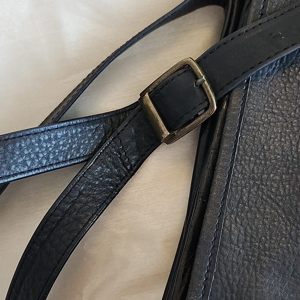 Vintage Unbranded Good Condition Black Leather Shoulder Messenger Bag, $49